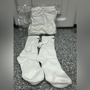 Viral TikTok Magnetic Holding Hands Socks Bundle White